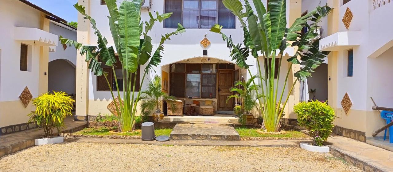 Simba Apartments Диани Бийч Екстериор снимка