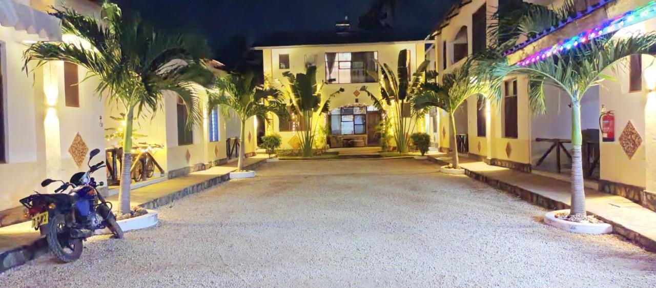 Simba Apartments Диани Бийч Екстериор снимка
