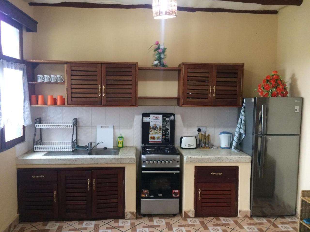 Simba Apartments Диани Бийч Екстериор снимка